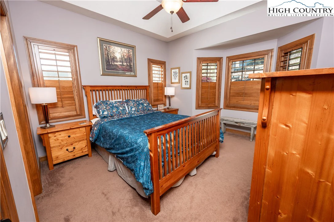 Image number 14 for the current listing