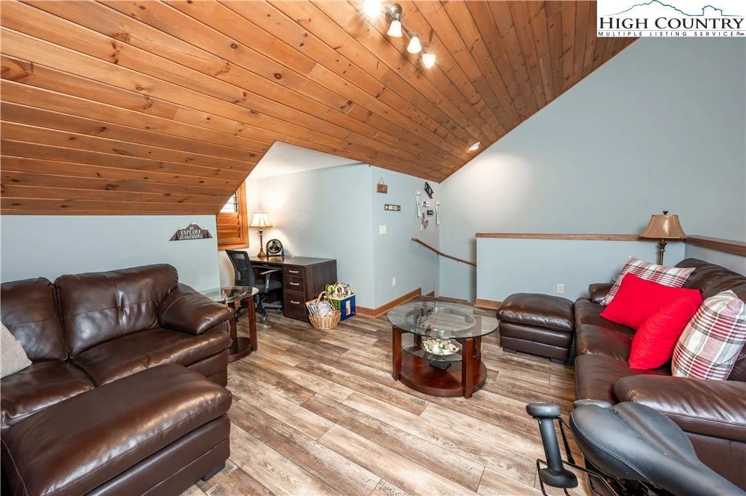 Image number 10 for the current listing