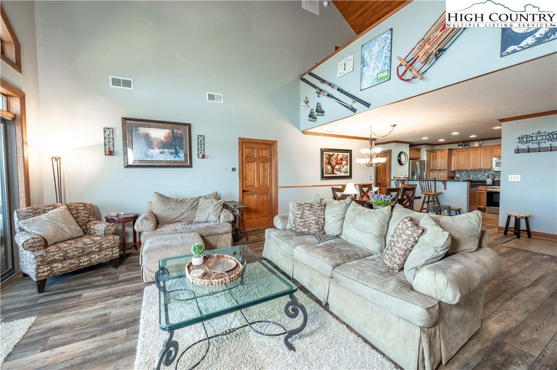 Image number 8 for the current listing