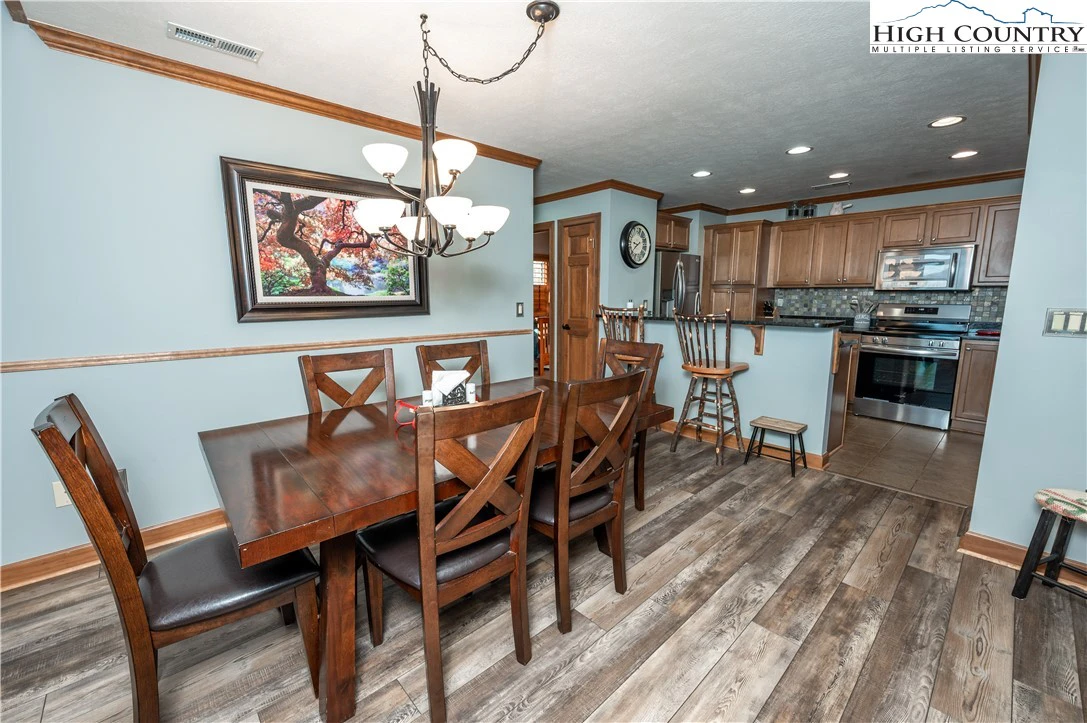 Image number 7 for the current listing
