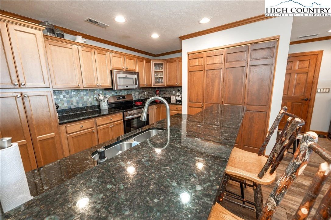 Image number 5 for the current listing