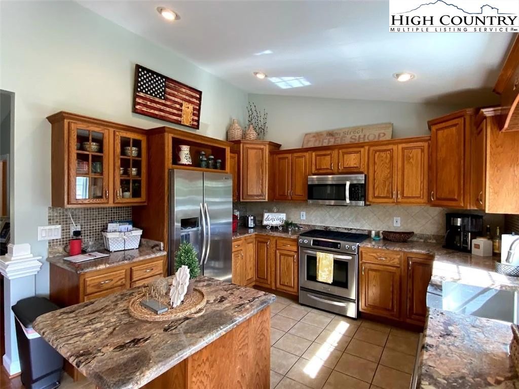 Image number 11 for the current listing