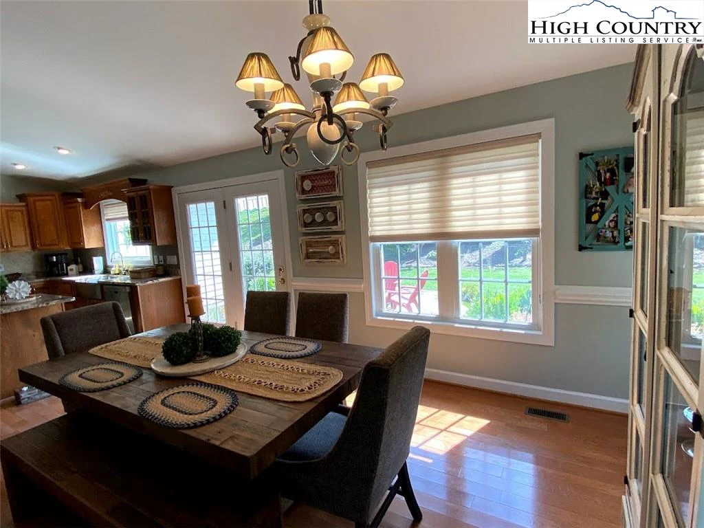Image number 3 for the current listing