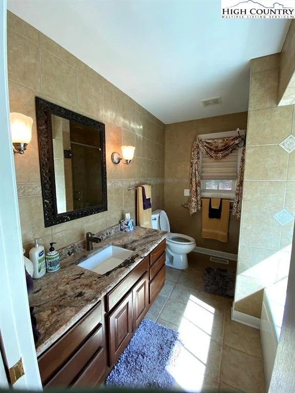 Image number 2 for the current listing