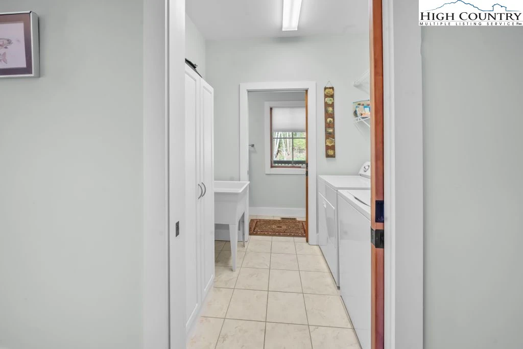 Image number 5 for the current listing