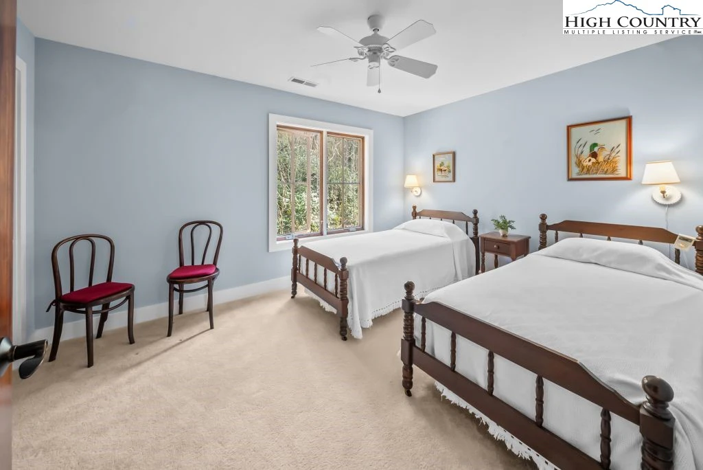 Image number 9 for the current listing