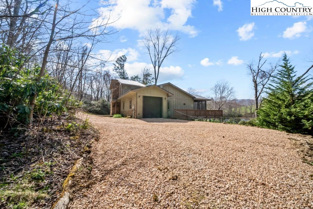 Image number 13 for the current listing