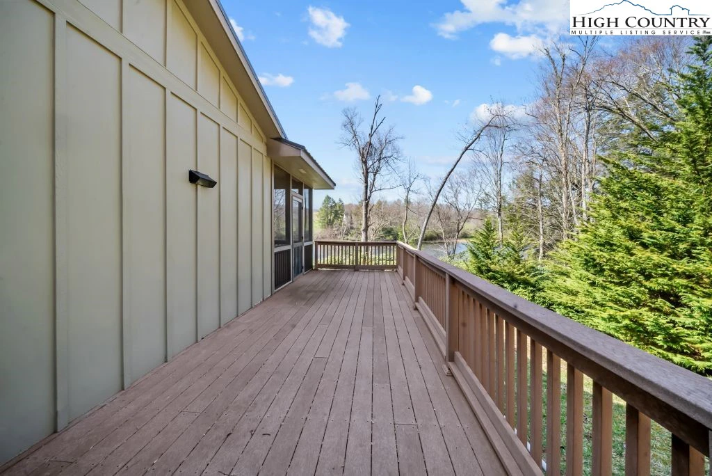 Image number 15 for the current listing