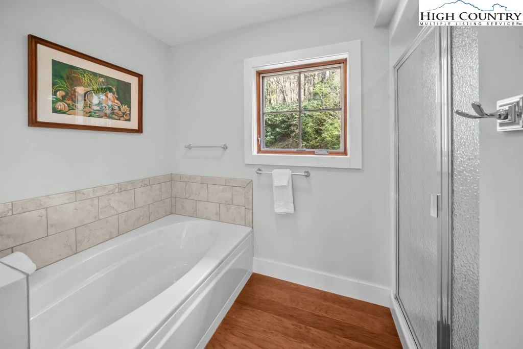 Image number 3 for the current listing