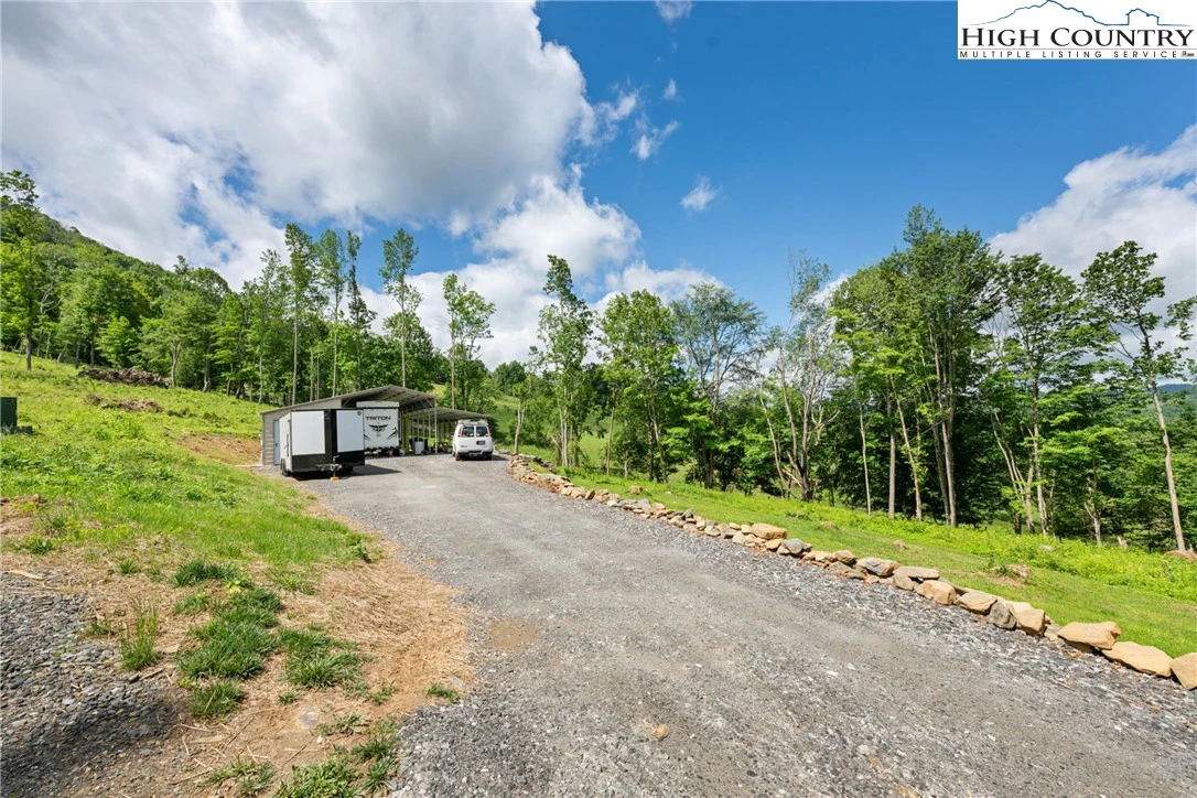 Image number 19 for the current listing