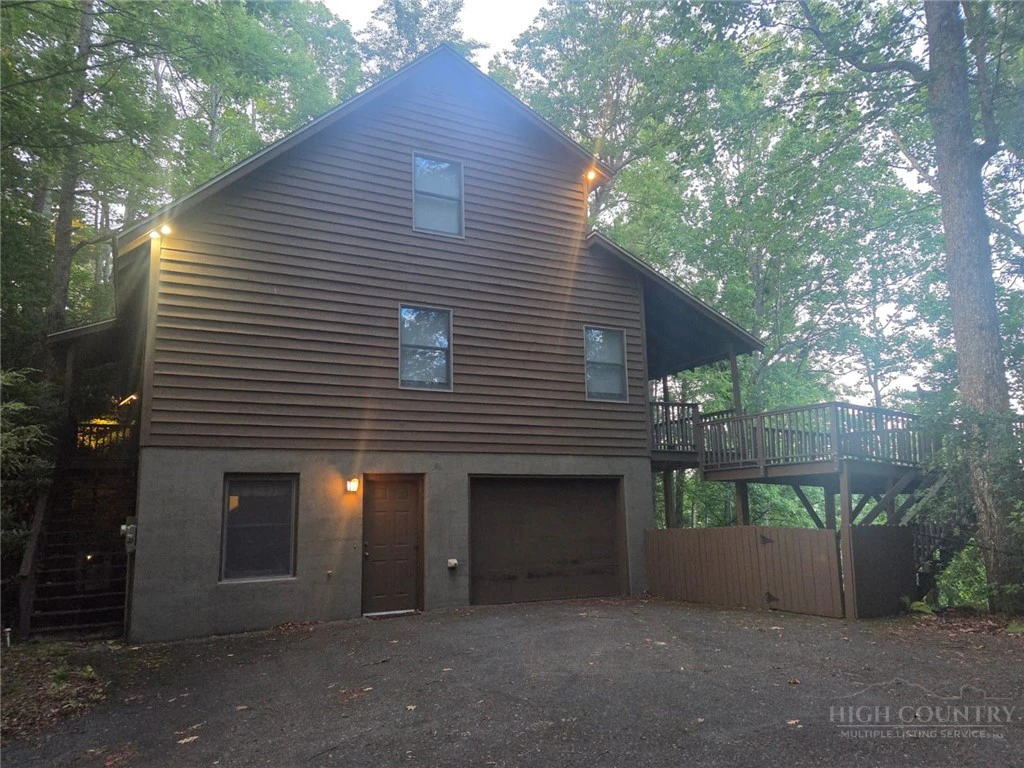 Image number 1 for the current listing