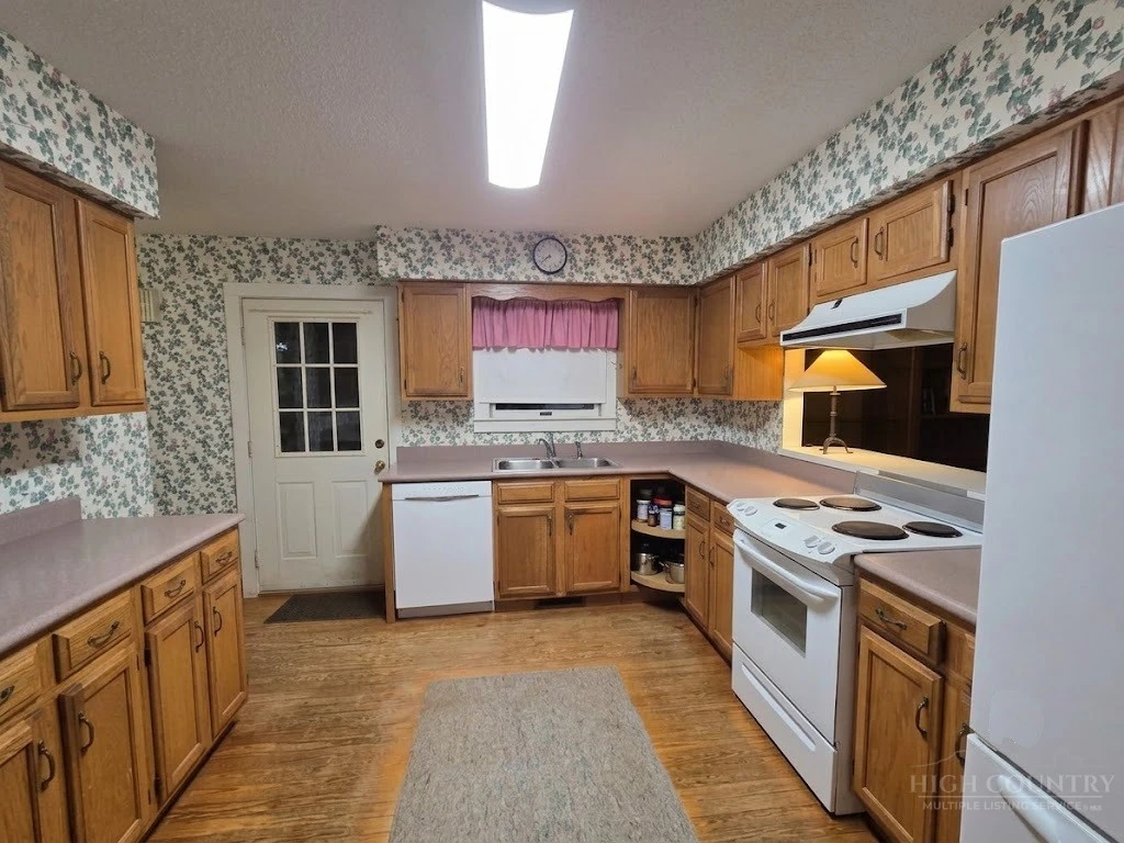 Image number 6 for the current listing