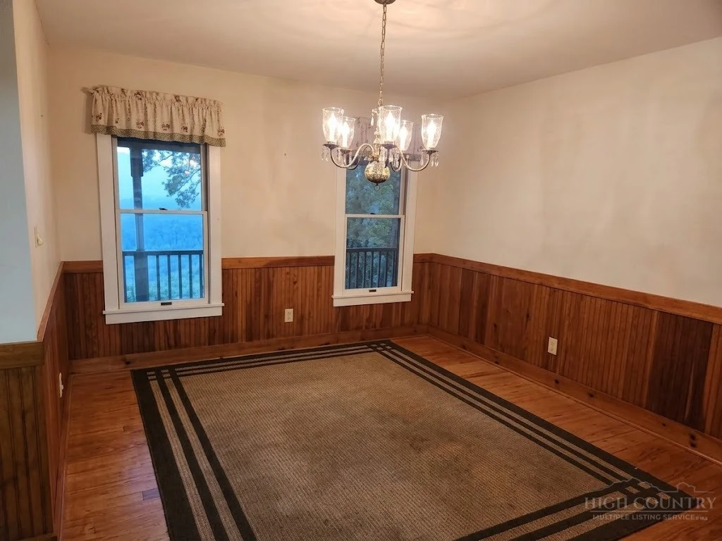Image number 8 for the current listing