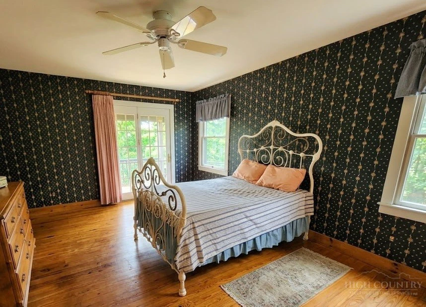 Image number 9 for the current listing