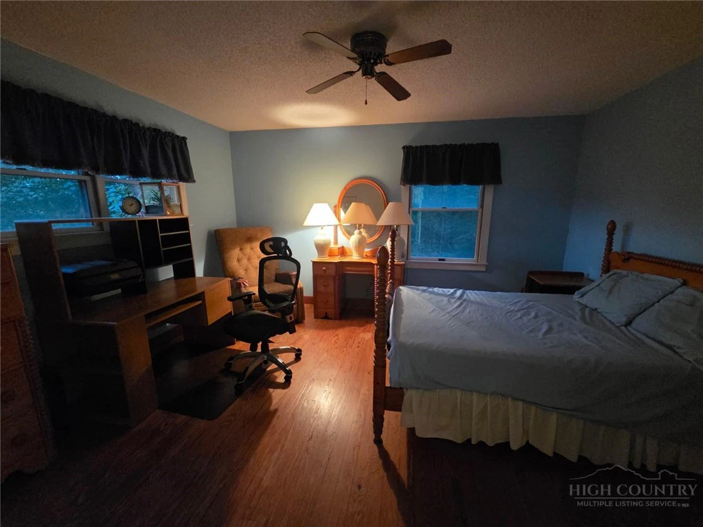 Image number 11 for the current listing