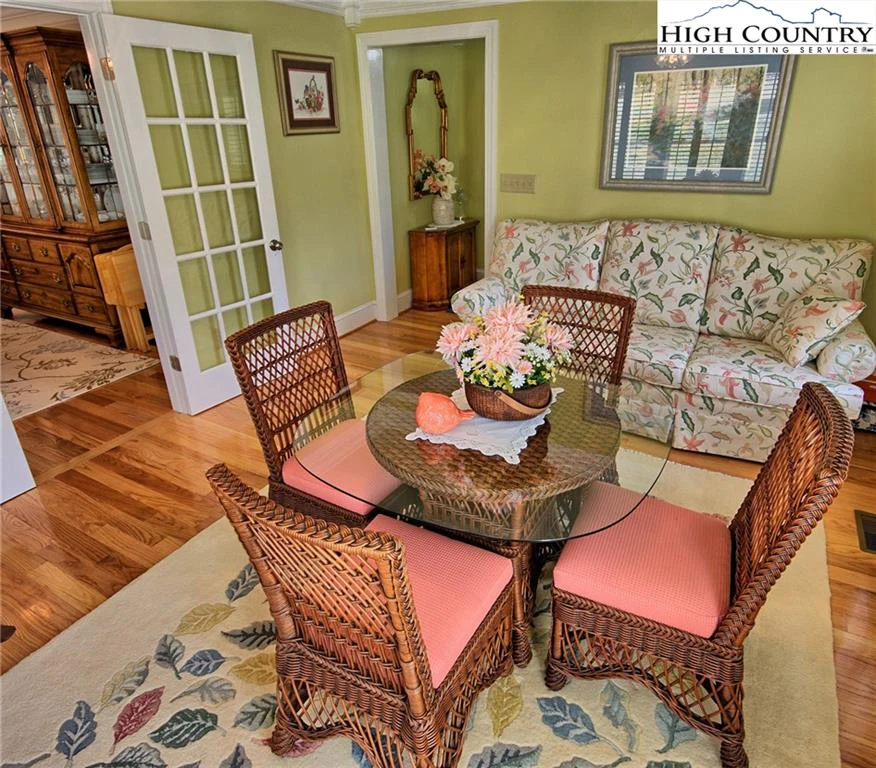 Image number 7 for the current listing