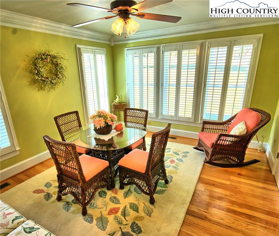 Image number 6 for the current listing