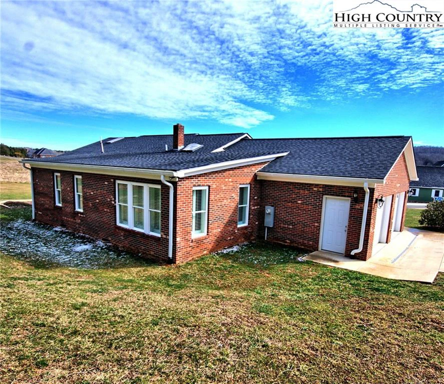 Image number 14 for the current listing