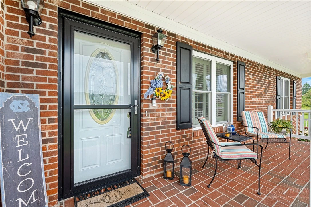 Image number 3 for the current listing