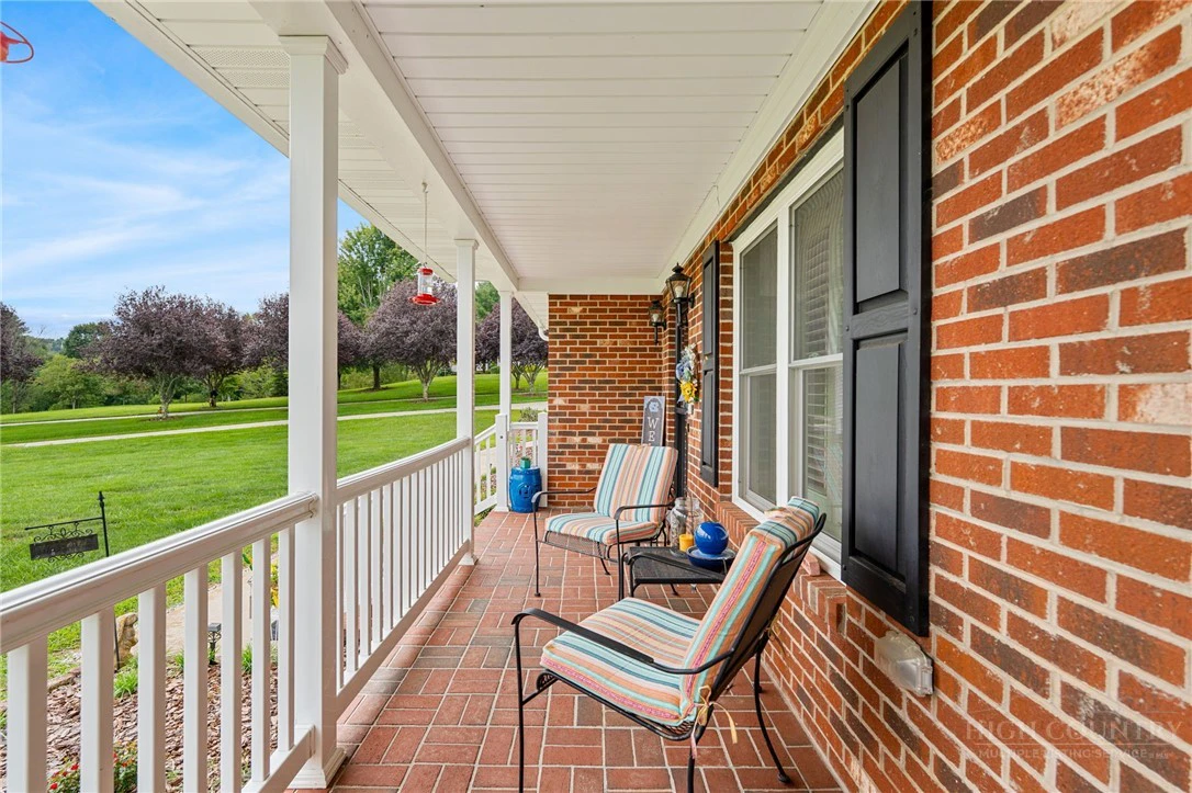 Image number 4 for the current listing