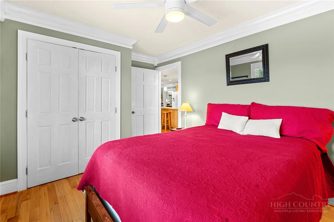 Image number 20 for the current listing
