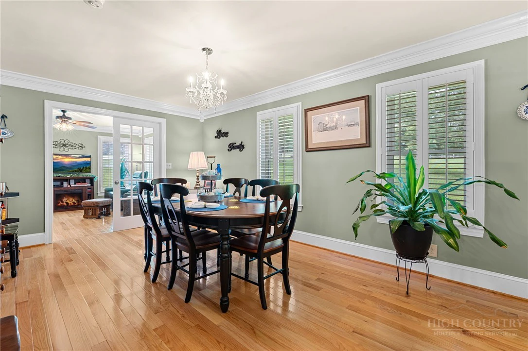 Image number 12 for the current listing