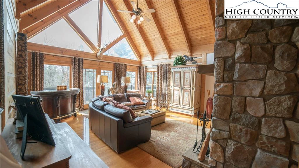 Image number 5 for the current listing