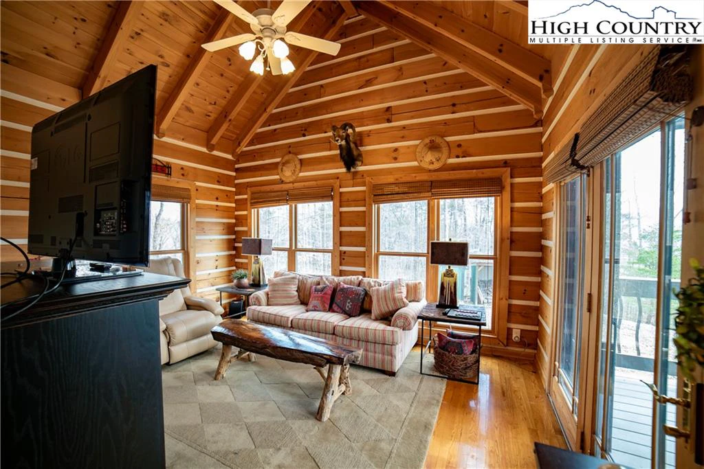 Image number 10 for the current listing