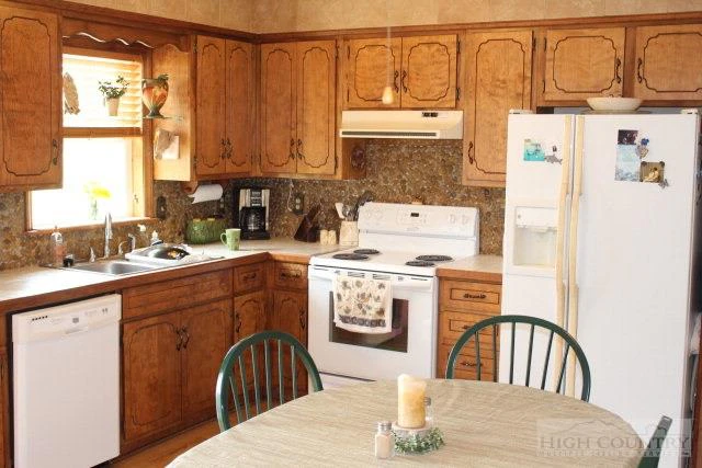 Image number 9 for the current listing