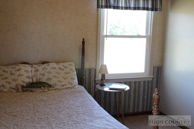 Image number 6 for the current listing