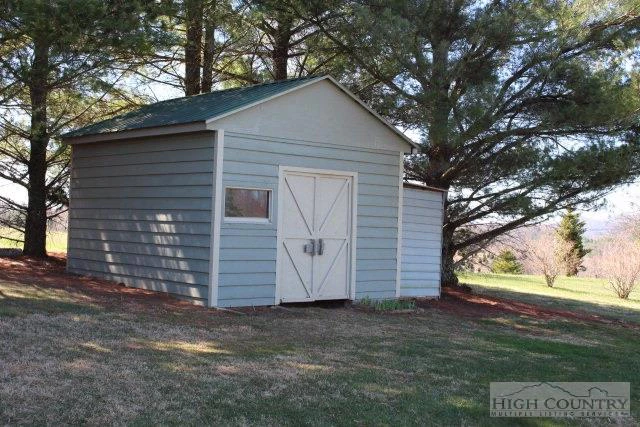 Image number 11 for the current listing