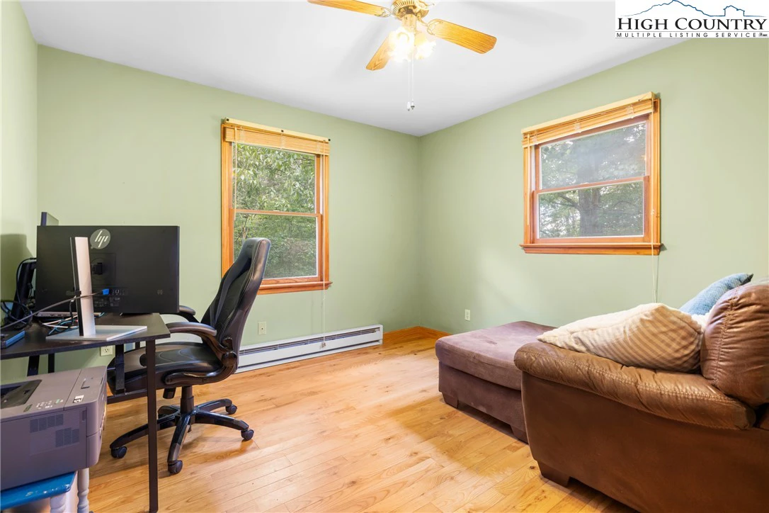 Image number 18 for the current listing