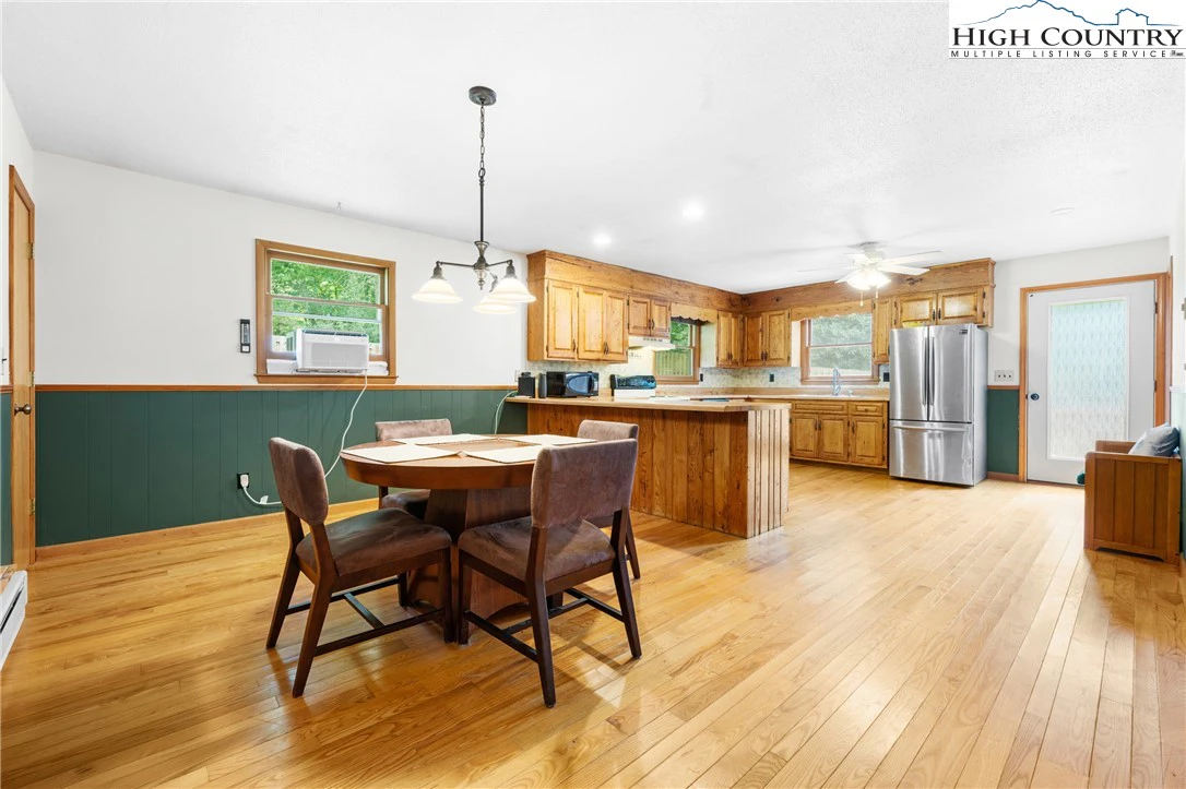 Image number 6 for the current listing