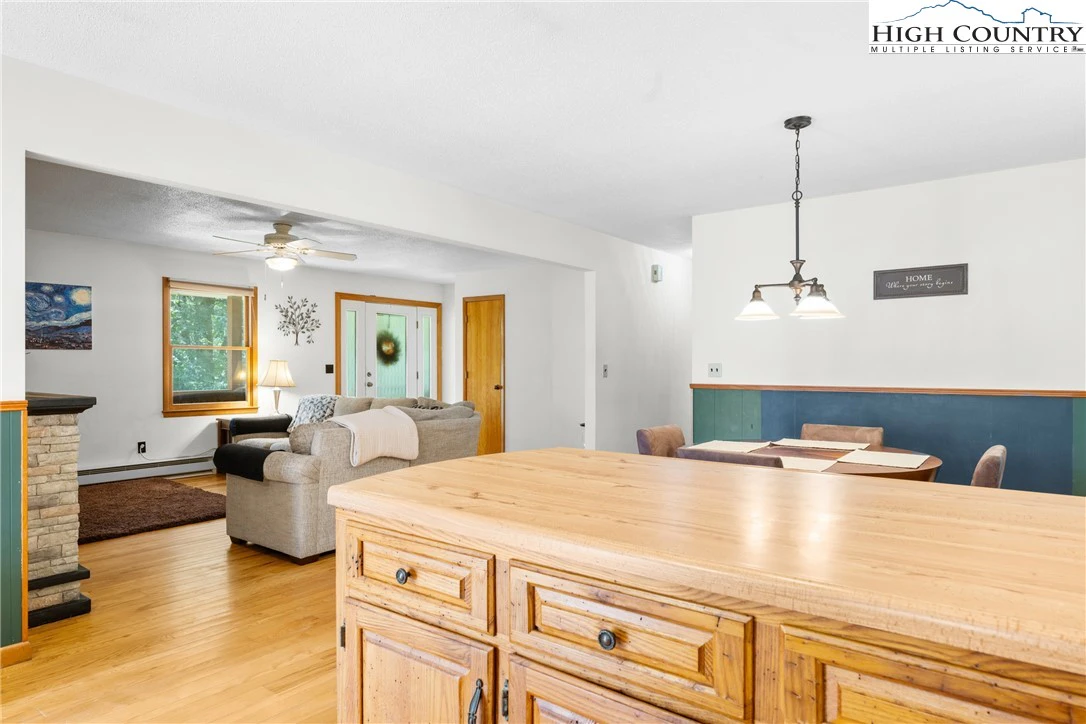 Image number 17 for the current listing