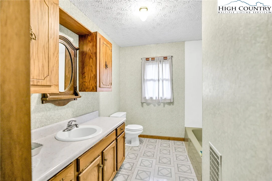 Image number 7 for the current listing