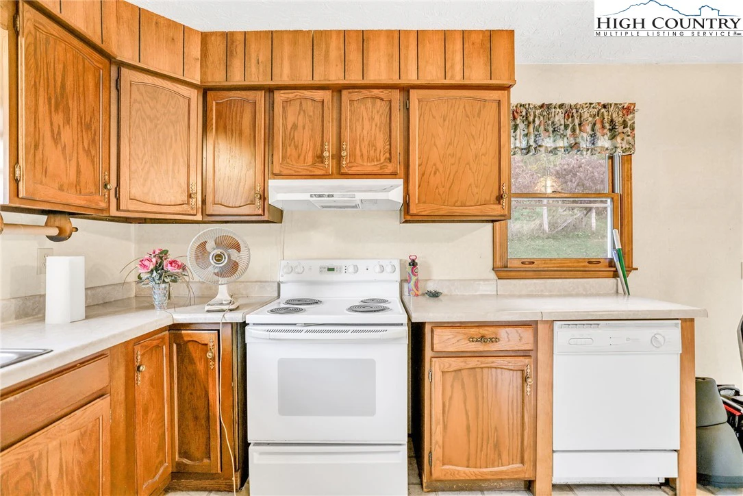 Image number 3 for the current listing