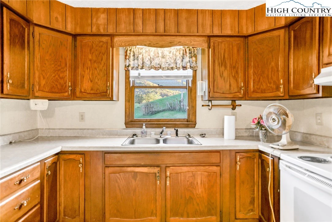 Image number 12 for the current listing