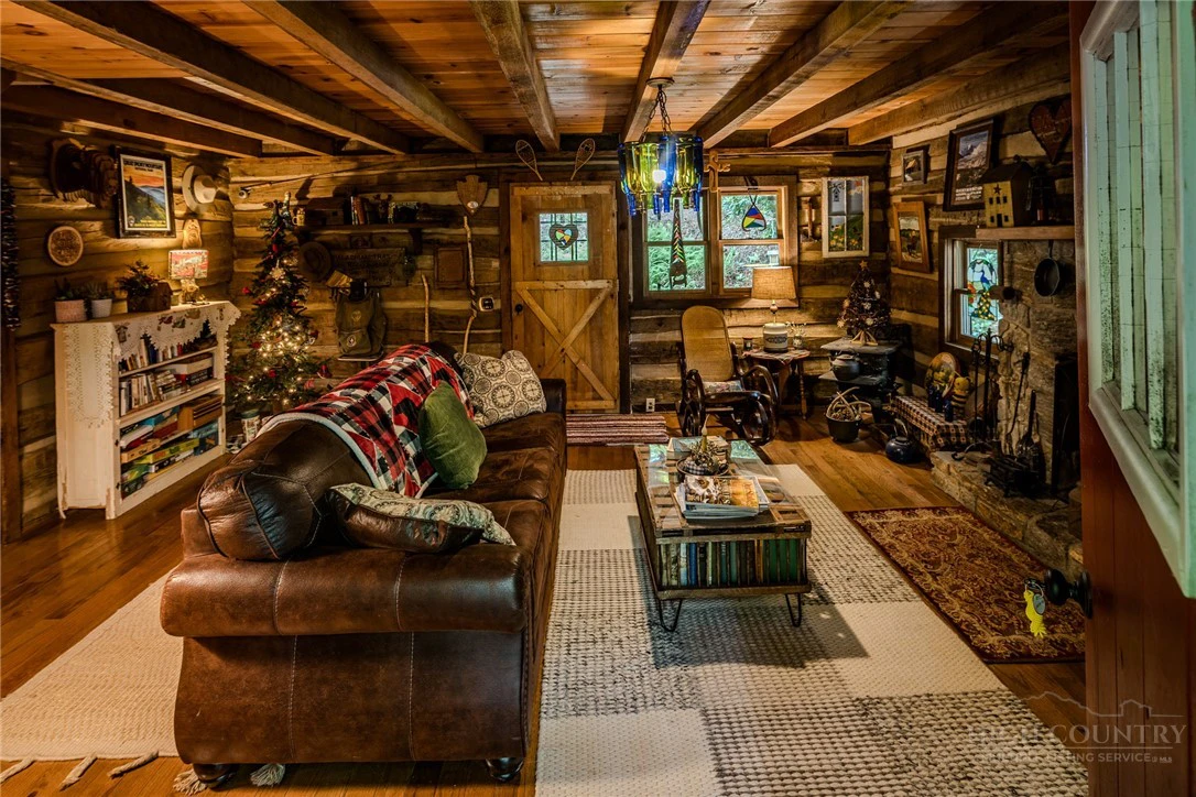 Image number 13 for the current listing