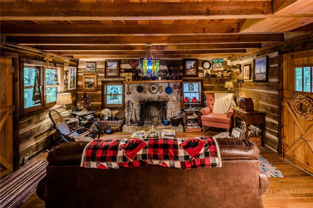 Image number 14 for the current listing