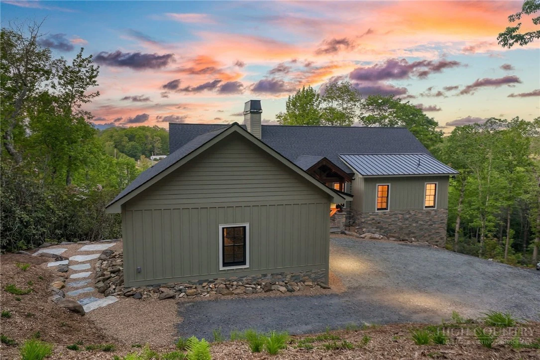 Image number 3 for the current listing