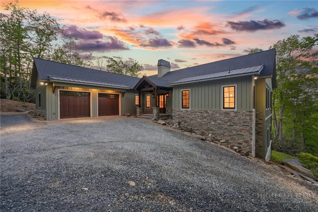 Image number 4 for the current listing