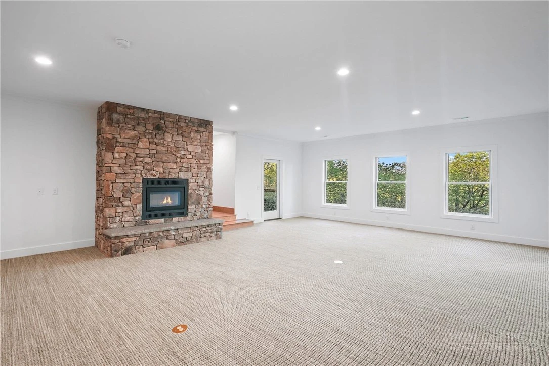 Image number 10 for the current listing