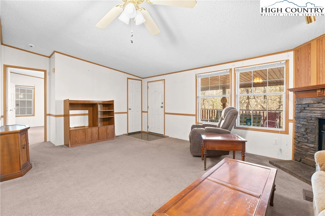 Image number 2 for the current listing