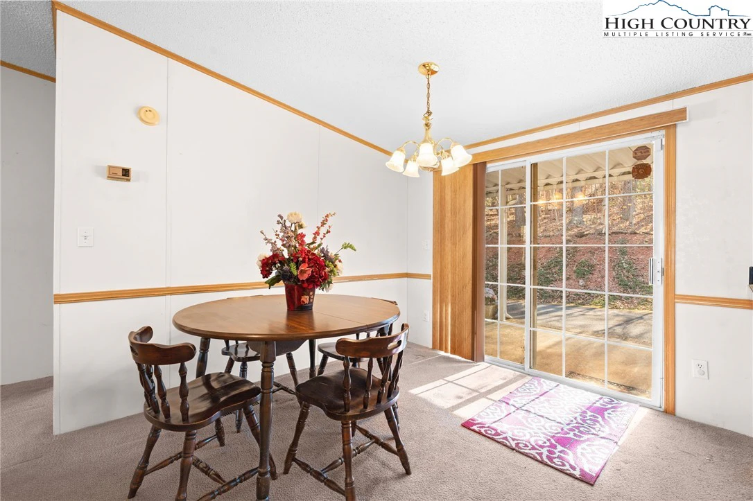 Image number 21 for the current listing