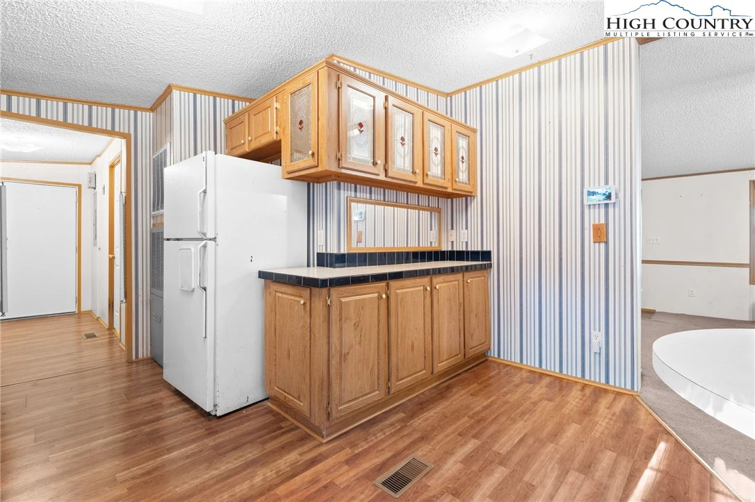 Image number 14 for the current listing