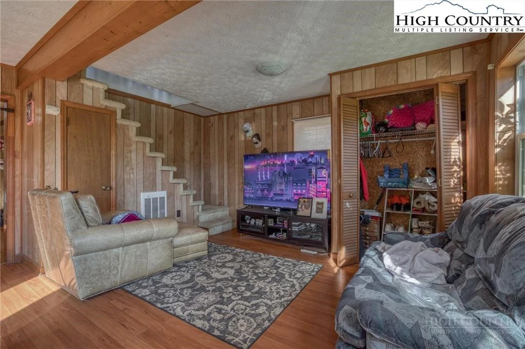 Image number 18 for the current listing