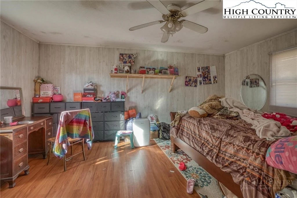 Image number 20 for the current listing