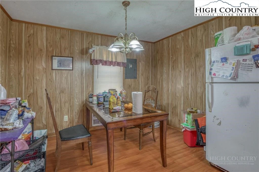 Image number 19 for the current listing
