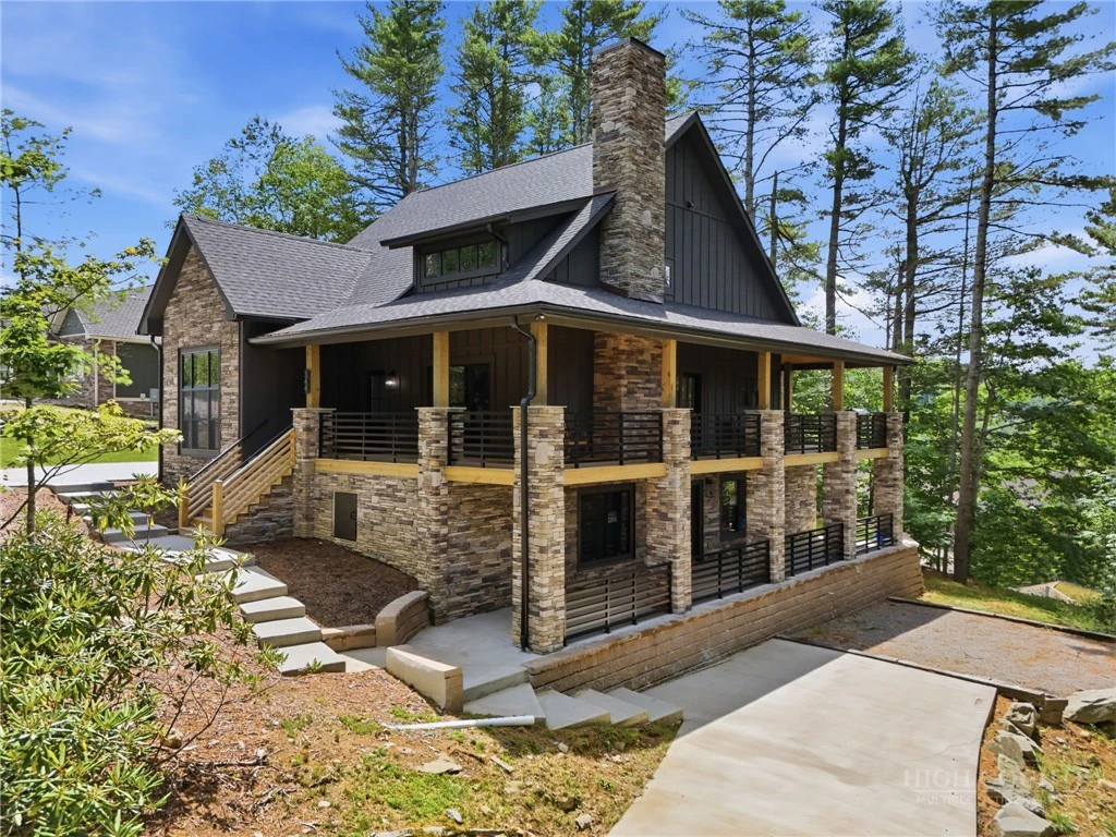 Image number 1 for the current listing