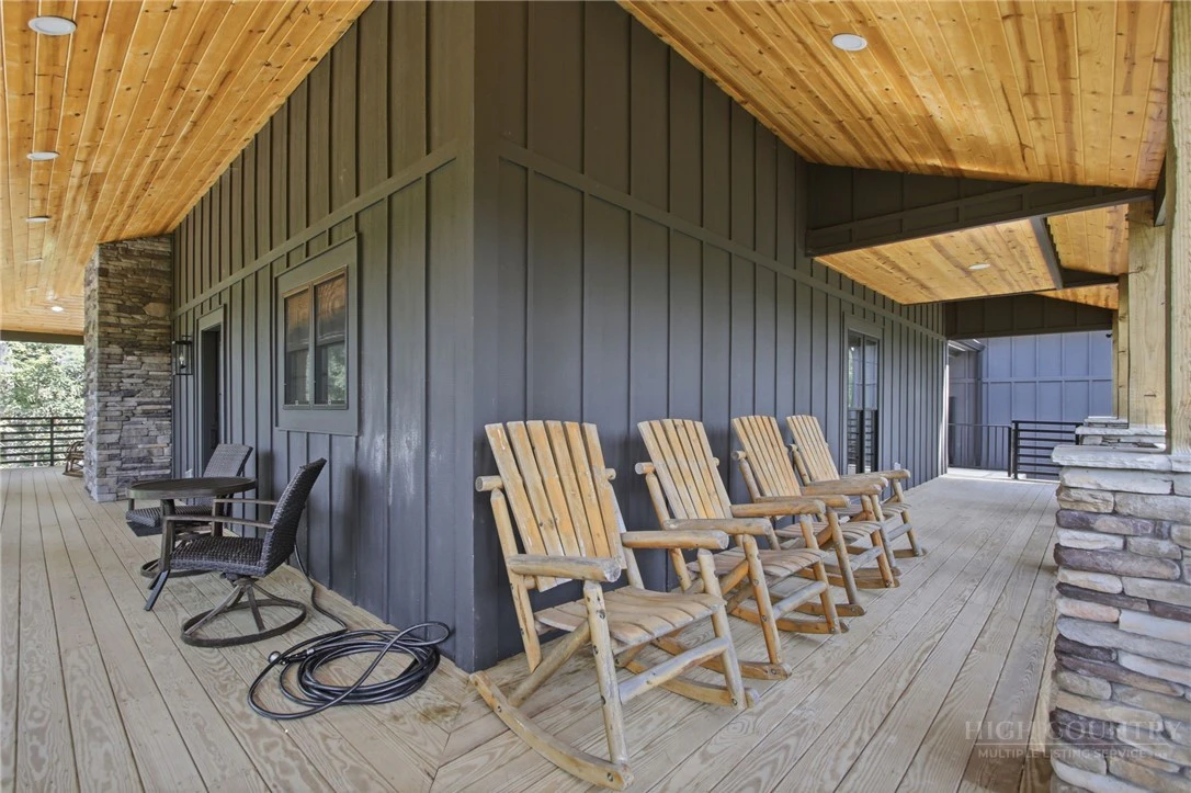 Image number 4 for the current listing